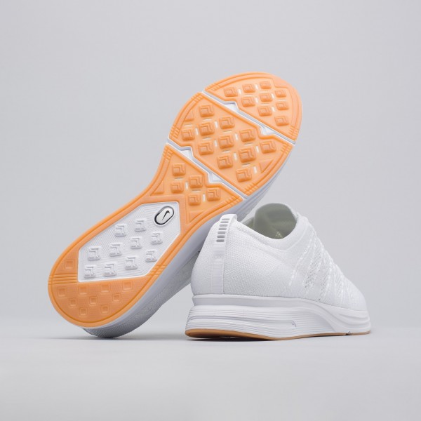 Nike Flyknit Trainer In Weiß/Braun AH8396-102