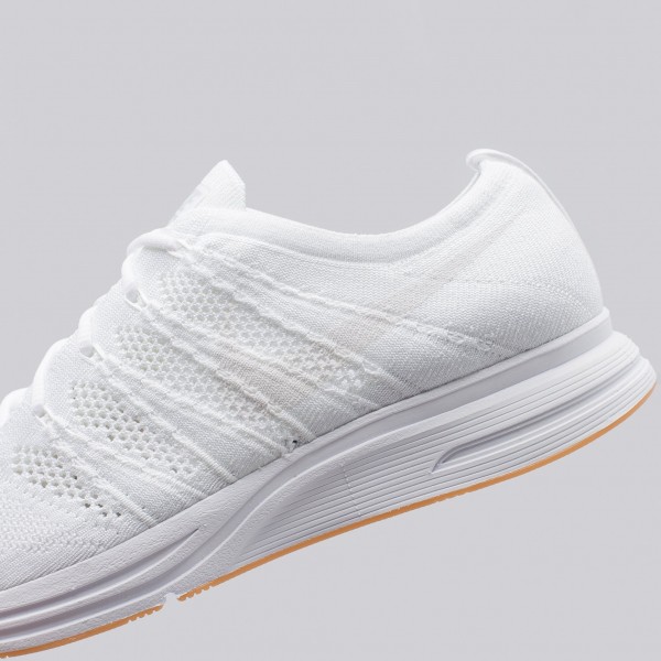 Nike Flyknit Trainer In Weiß/Braun AH8396-102