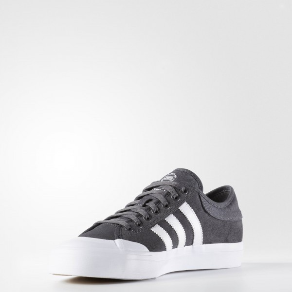 adidas Matchcourt ADV Grau Weiß Weiß Skateboard Schuhe B27330